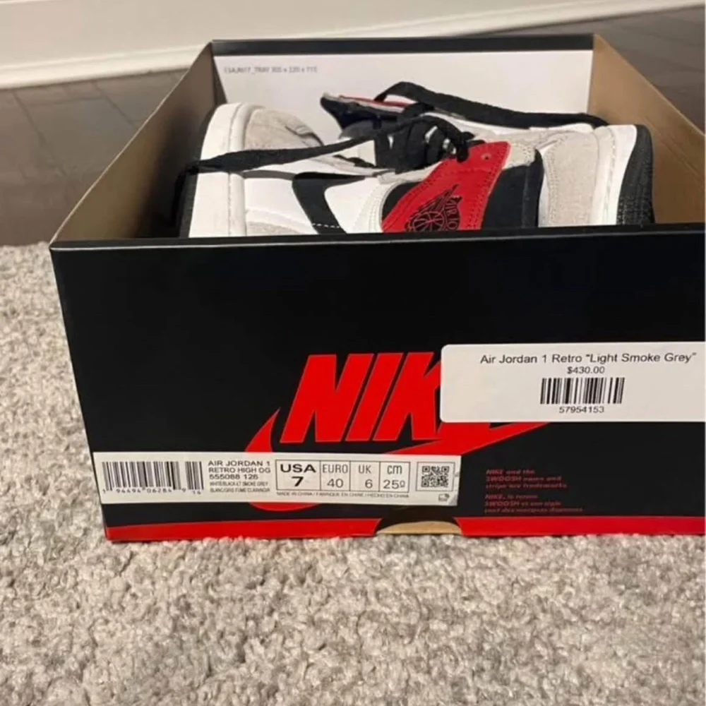 Air Jordan 1 Retro “Light Smoke Grey” - Picture 6 of 6